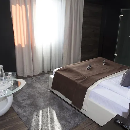 Acktion Deluxe Hotel Shumen Exterior photo